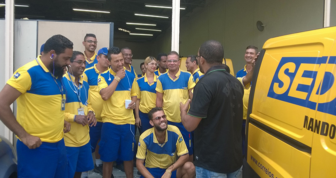 Diretor Ze Luis fala com trabalhadores do CDD Vila Pires