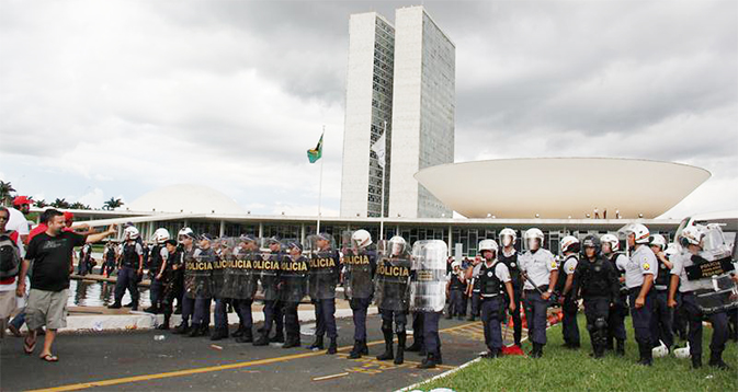 policia_protesto_pl_4330